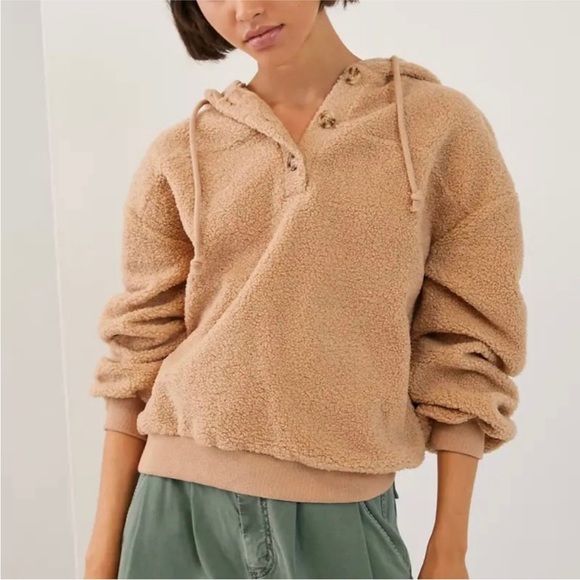 Current Air x Anthropologie Callan Sherpa Teddy  Hoodie in Camel - Picture 1 of 12